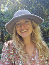 Load image into Gallery viewer, Floppy Bell Brim Bucket Hat
