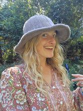 Load image into Gallery viewer, Floppy Bell Brim Bucket Hat