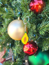 Load image into Gallery viewer, Beaded Avocado Keychain