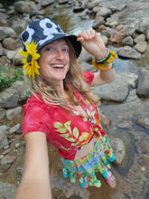 Load image into Gallery viewer, Black and White Flower Power Bucket hat