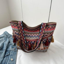 Load image into Gallery viewer, Printed Tassel Detail Tote Bag